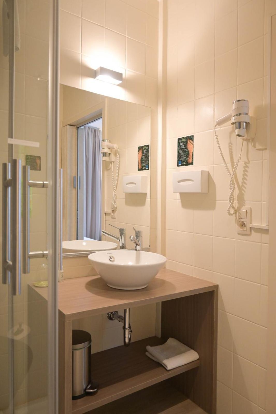 Hotel Essenza Puurs Εξωτερικό φωτογραφία